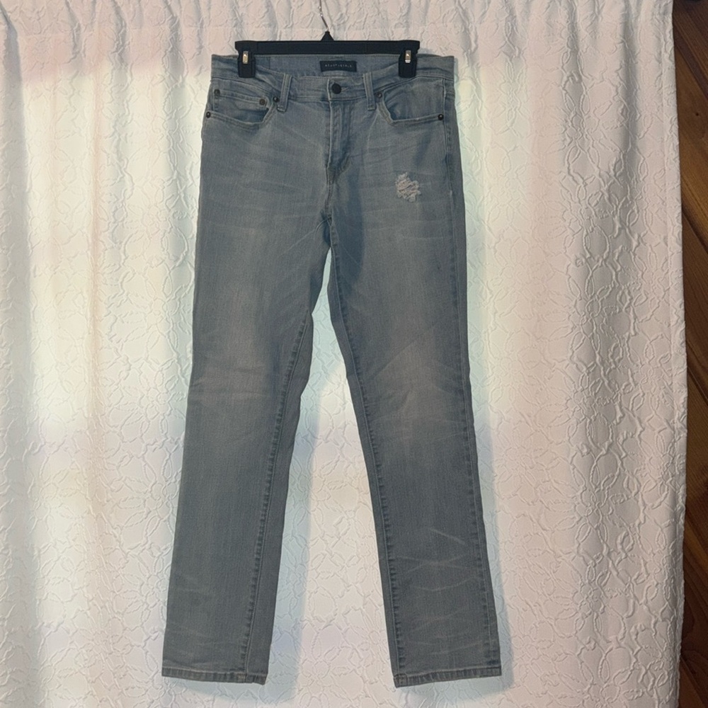 Light wash distressed Aeropostale jeans